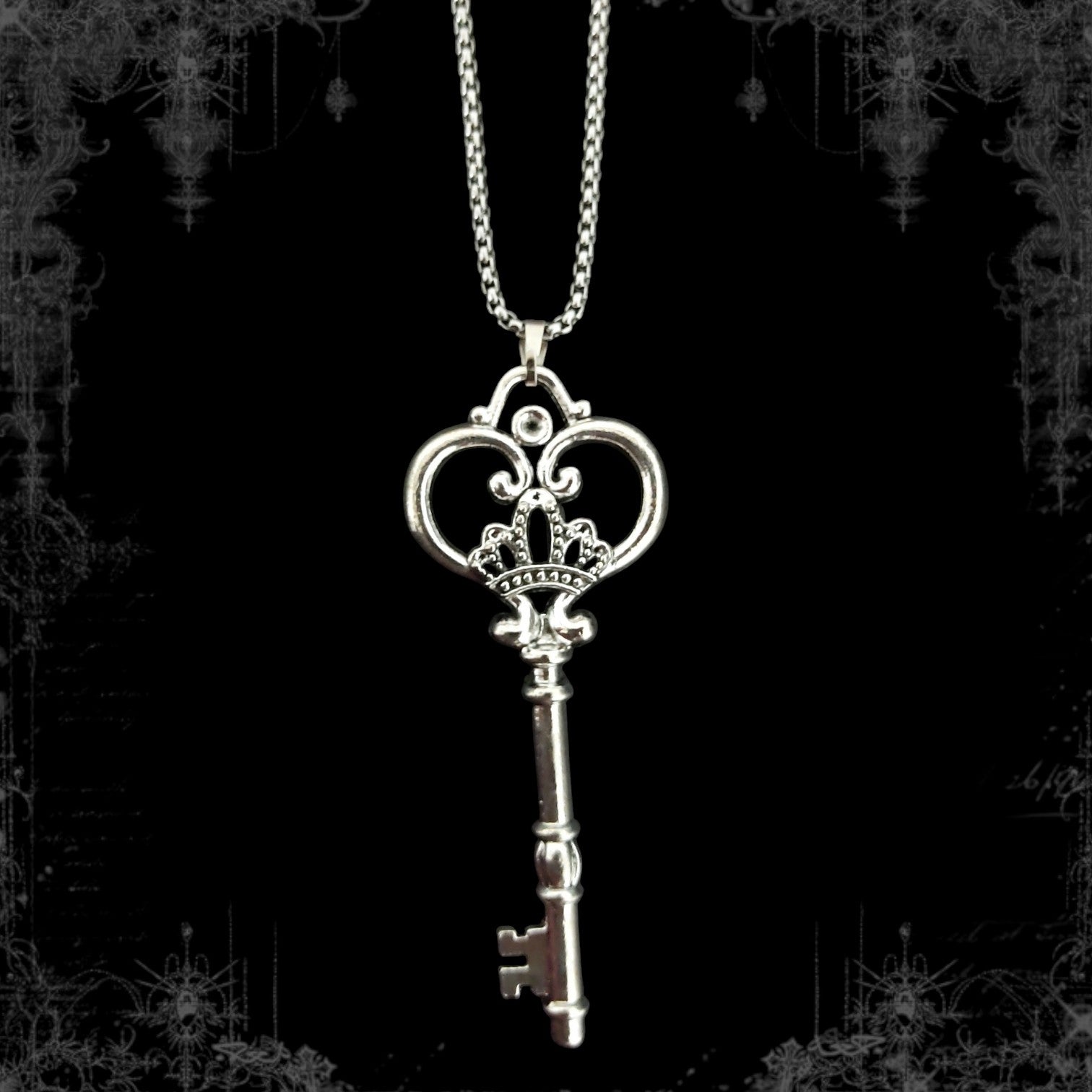 ཐི Royal Key Necklace ཋྀ