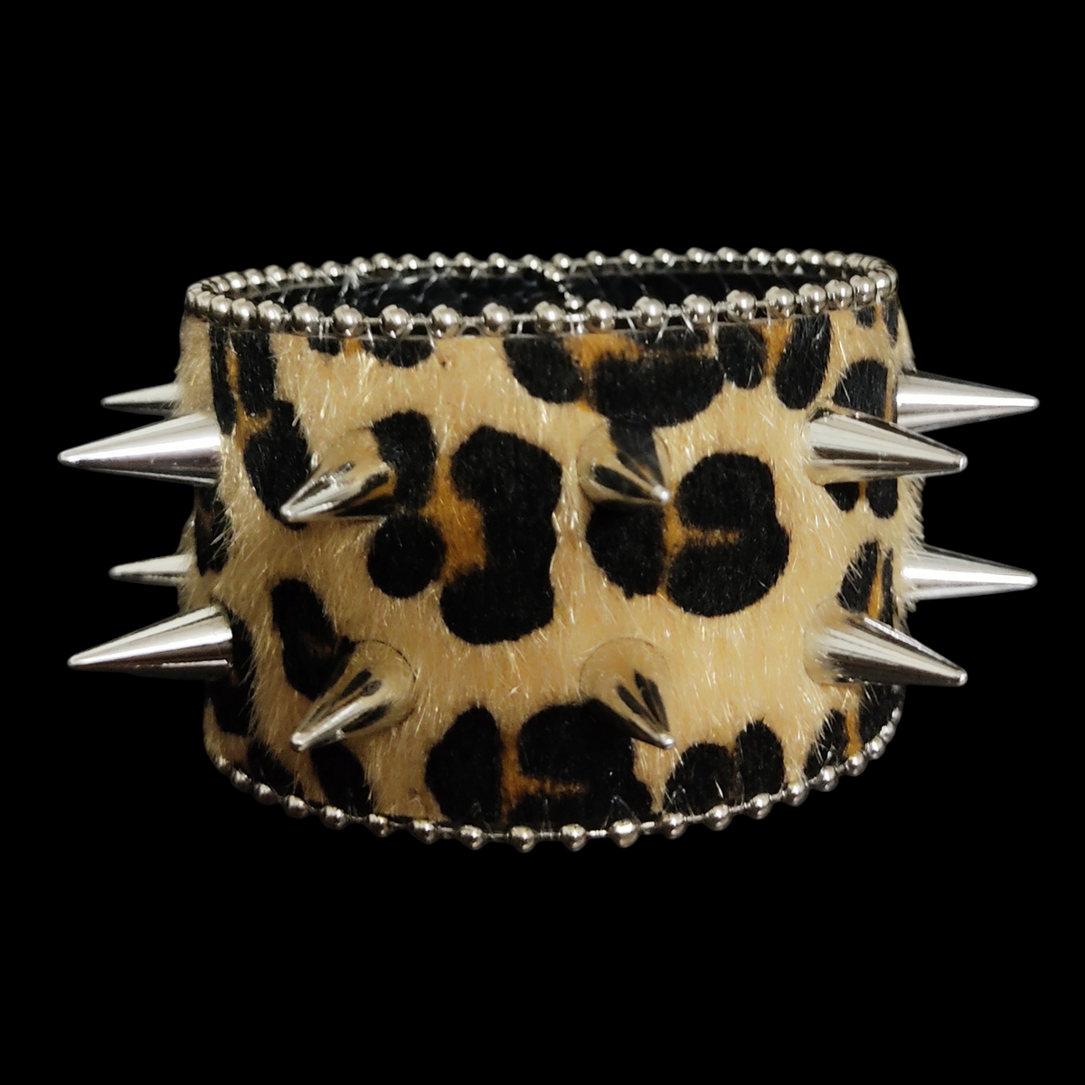 ཐི Spiked Leopard Cuff ཋྀ