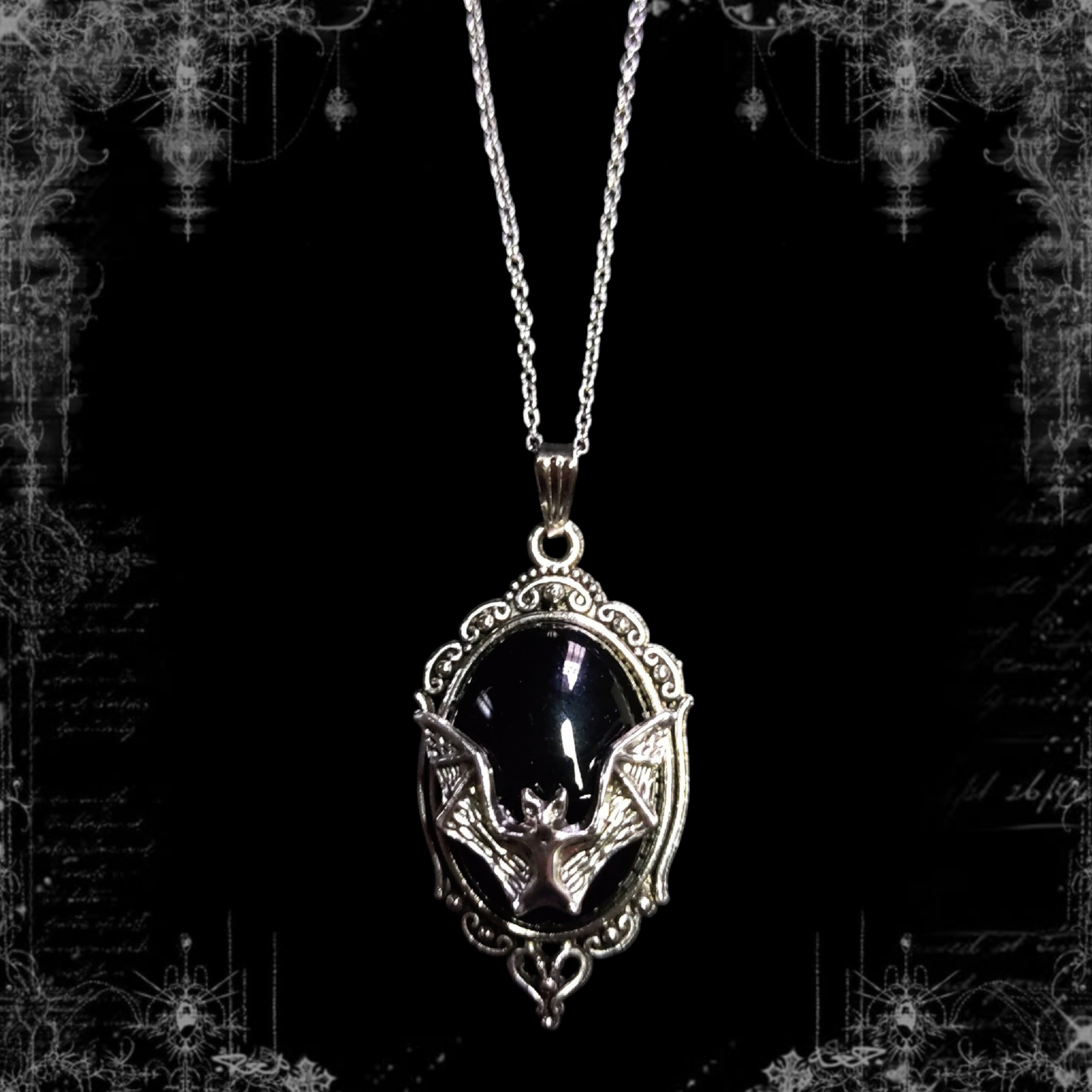 ཐི Batwing Necklace ཋྀ