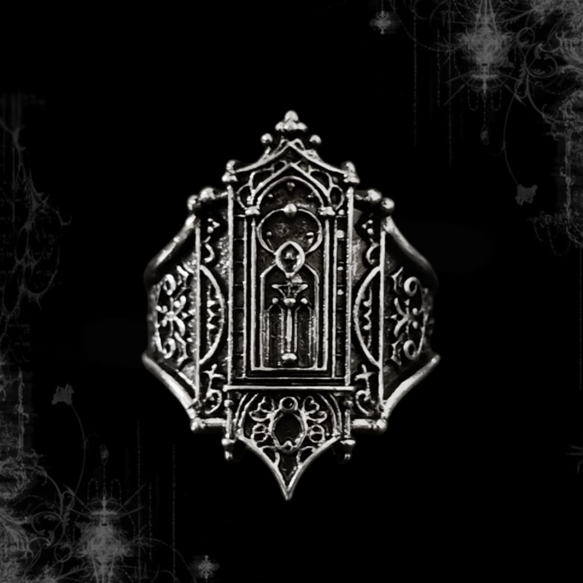 ཐི Black Chapel Ring ཋྀ