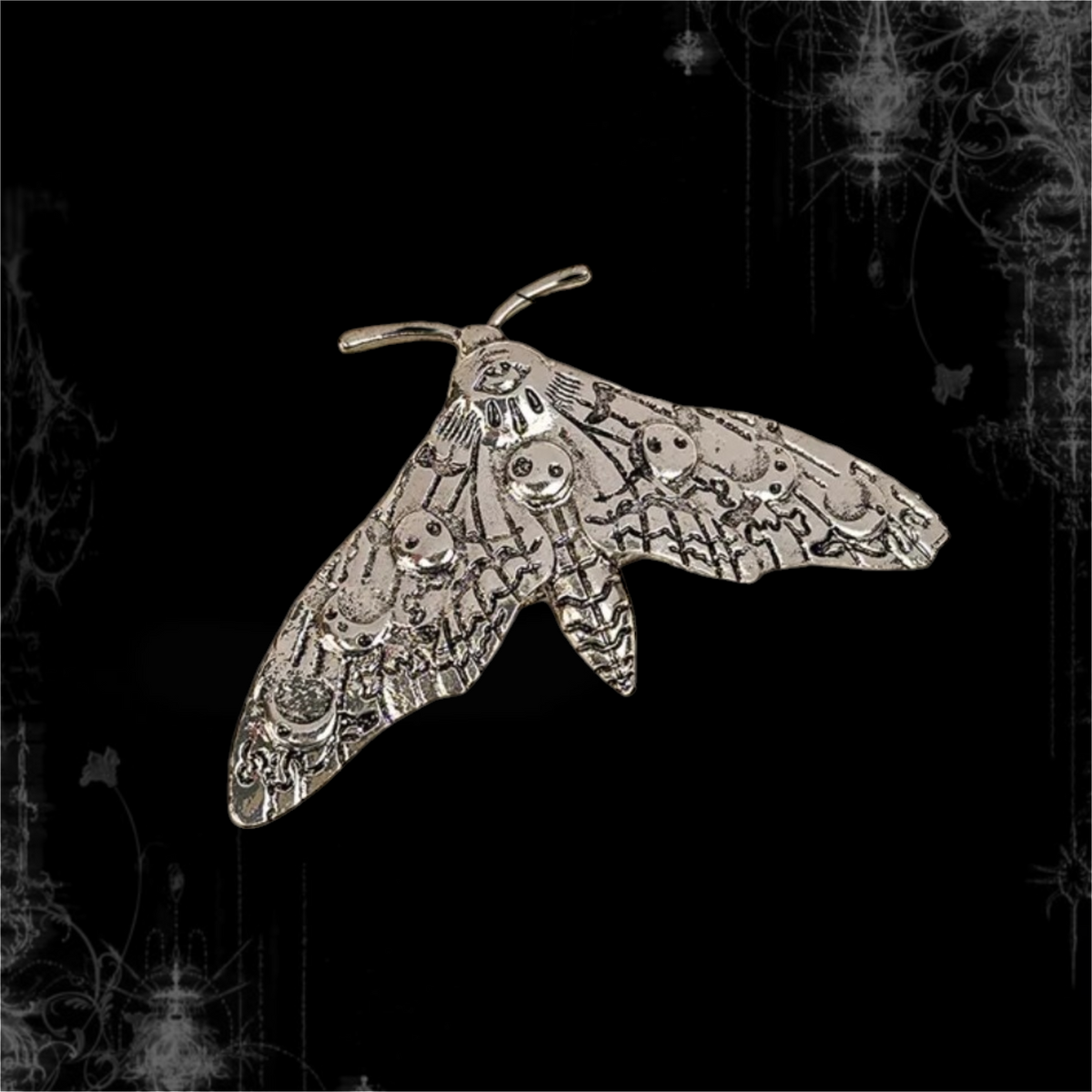 ཐི Mourning Moth Hair Clip ཋྀ