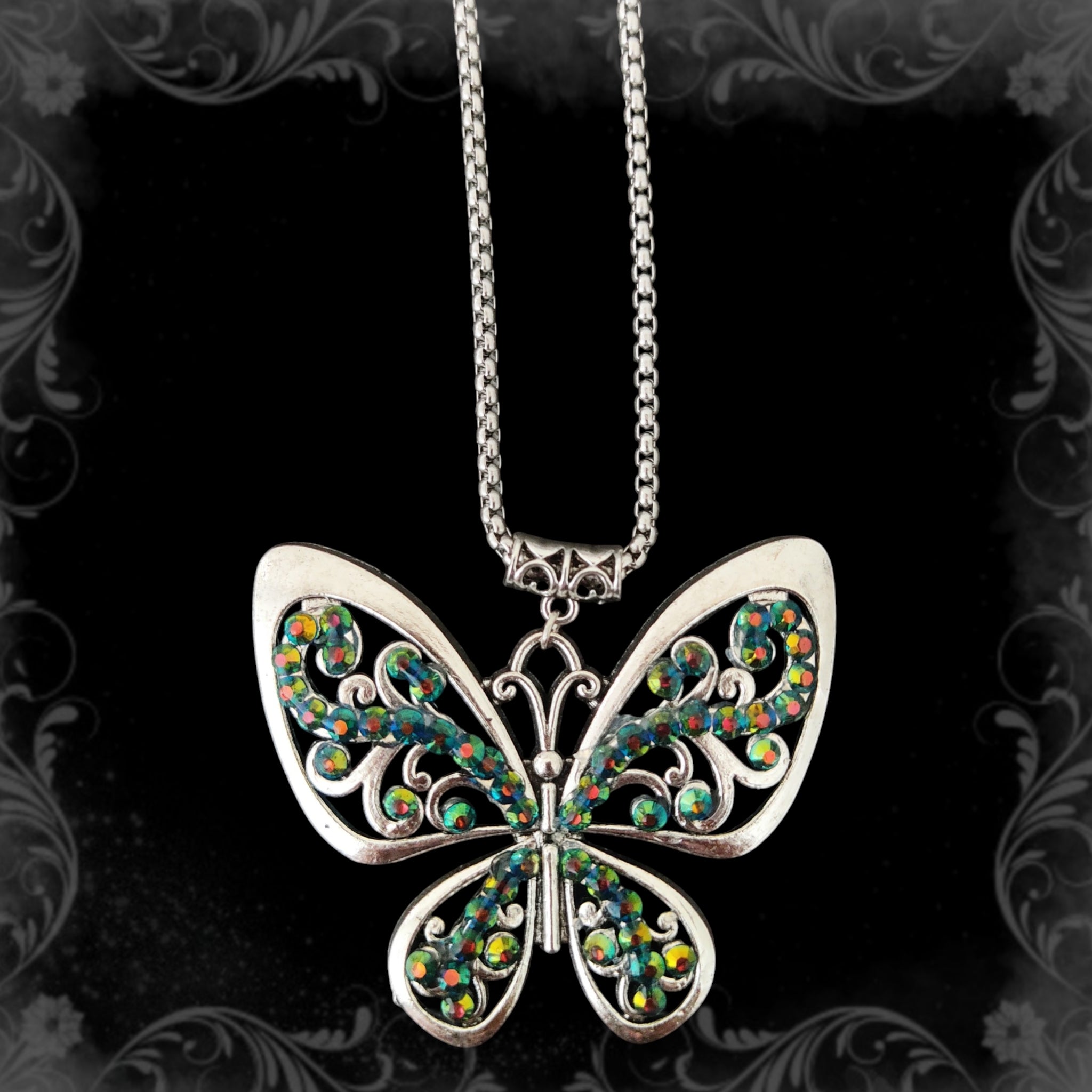 ·༻Emerald Flutter Necklace༺·