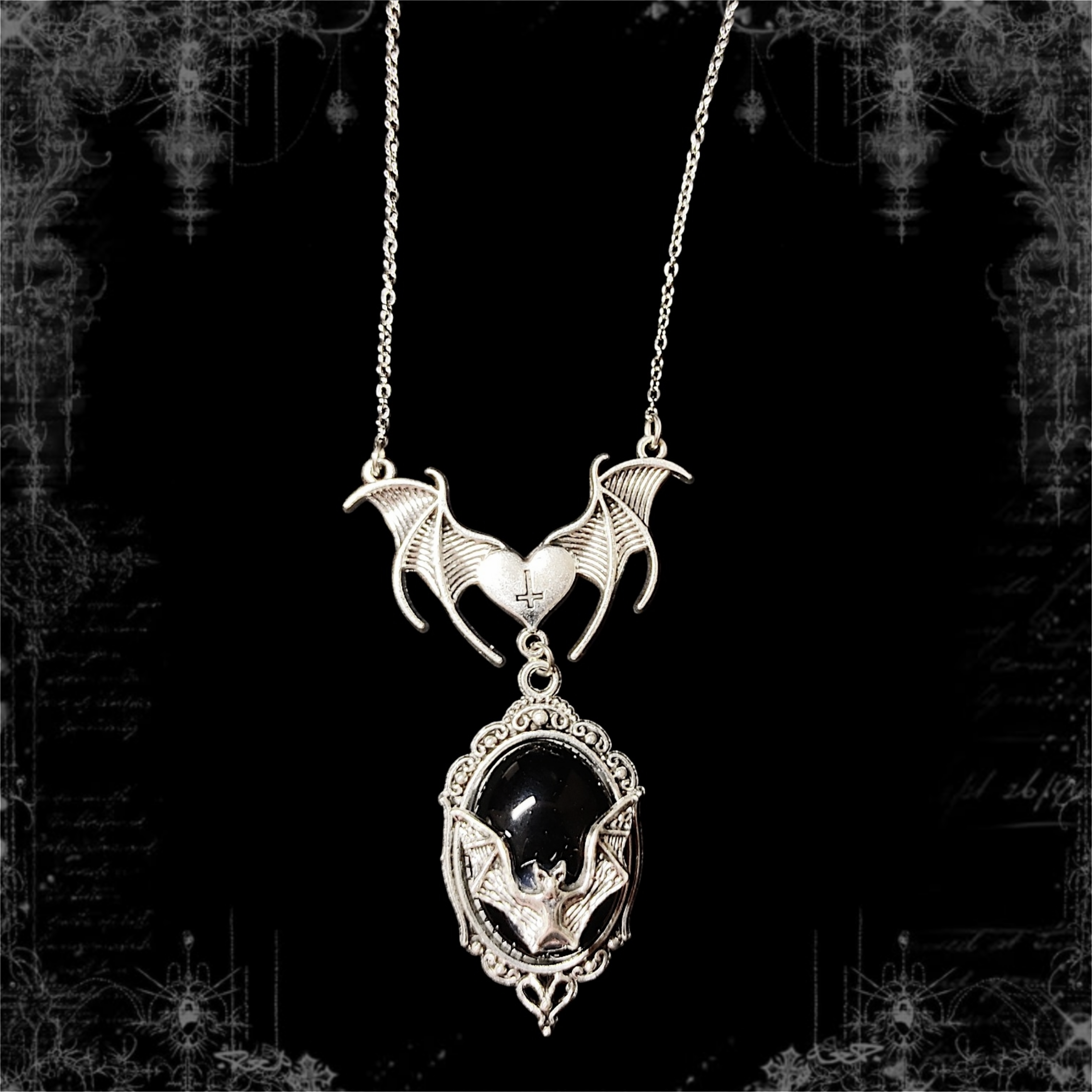 ཐི Vampire's Kiss Necklace (Black) ཋྀ