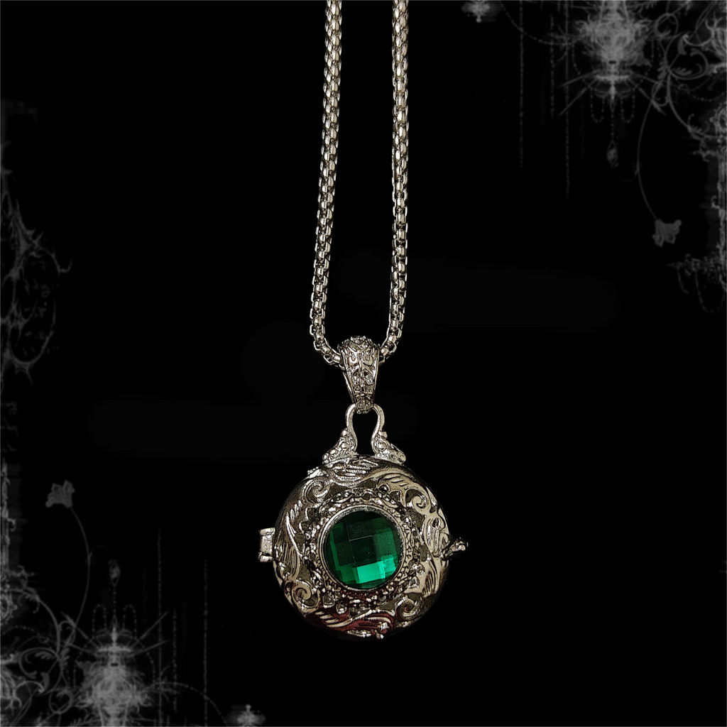 ཐི Vintage Locket Necklace ཋྀ