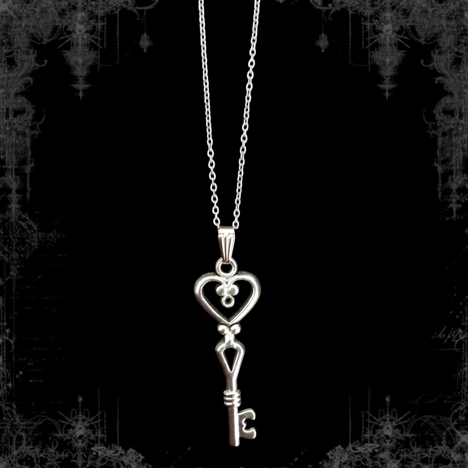 ཐི Key Necklace ཋྀ