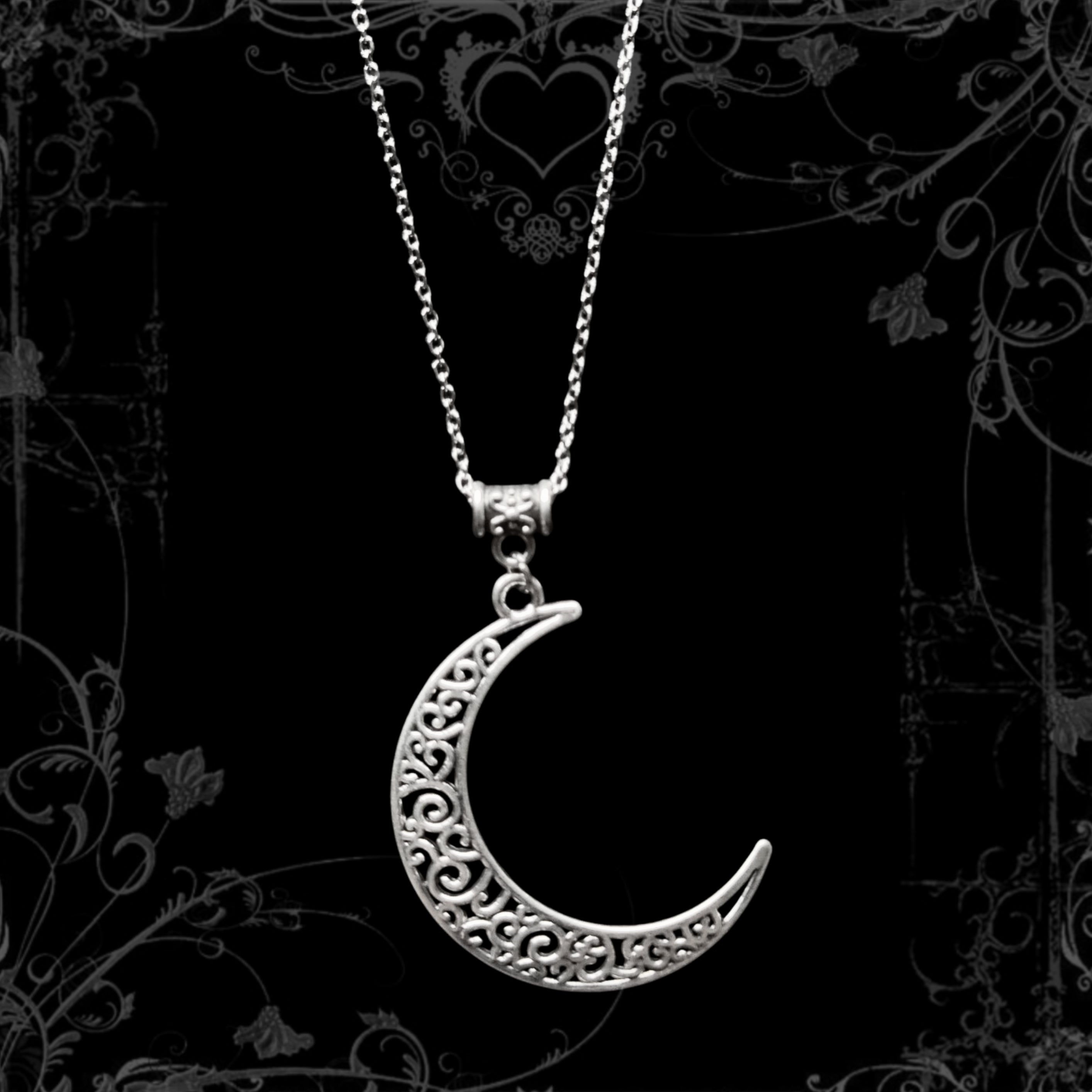 °⋆.ೃ Moon Necklace ࿔*:･