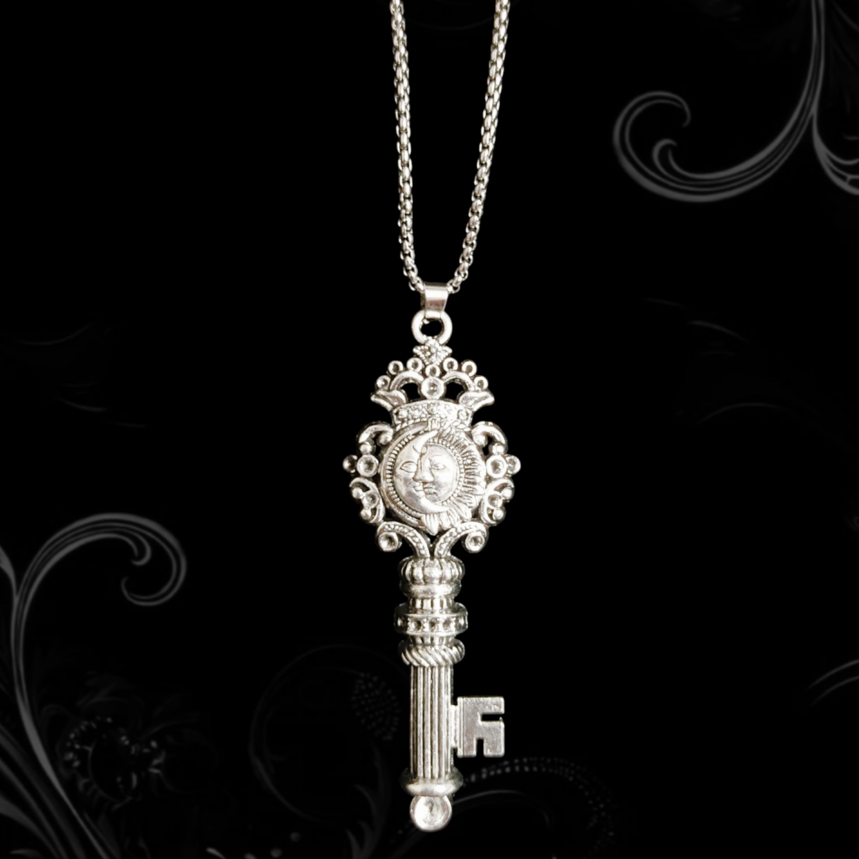 ཐི Sunface Key Necklace ཋྀ