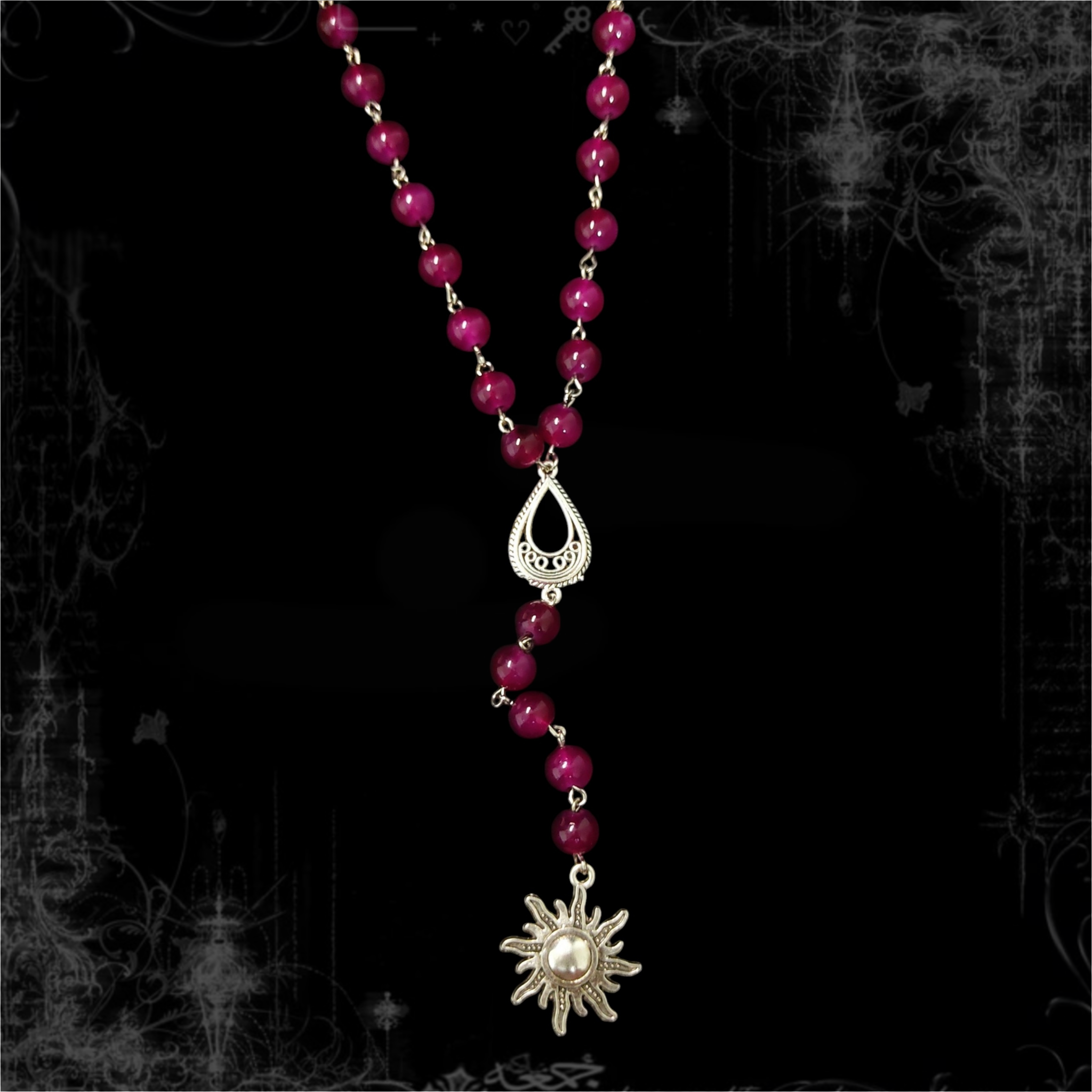 ཐི Fuchsia Necklace ཋྀ