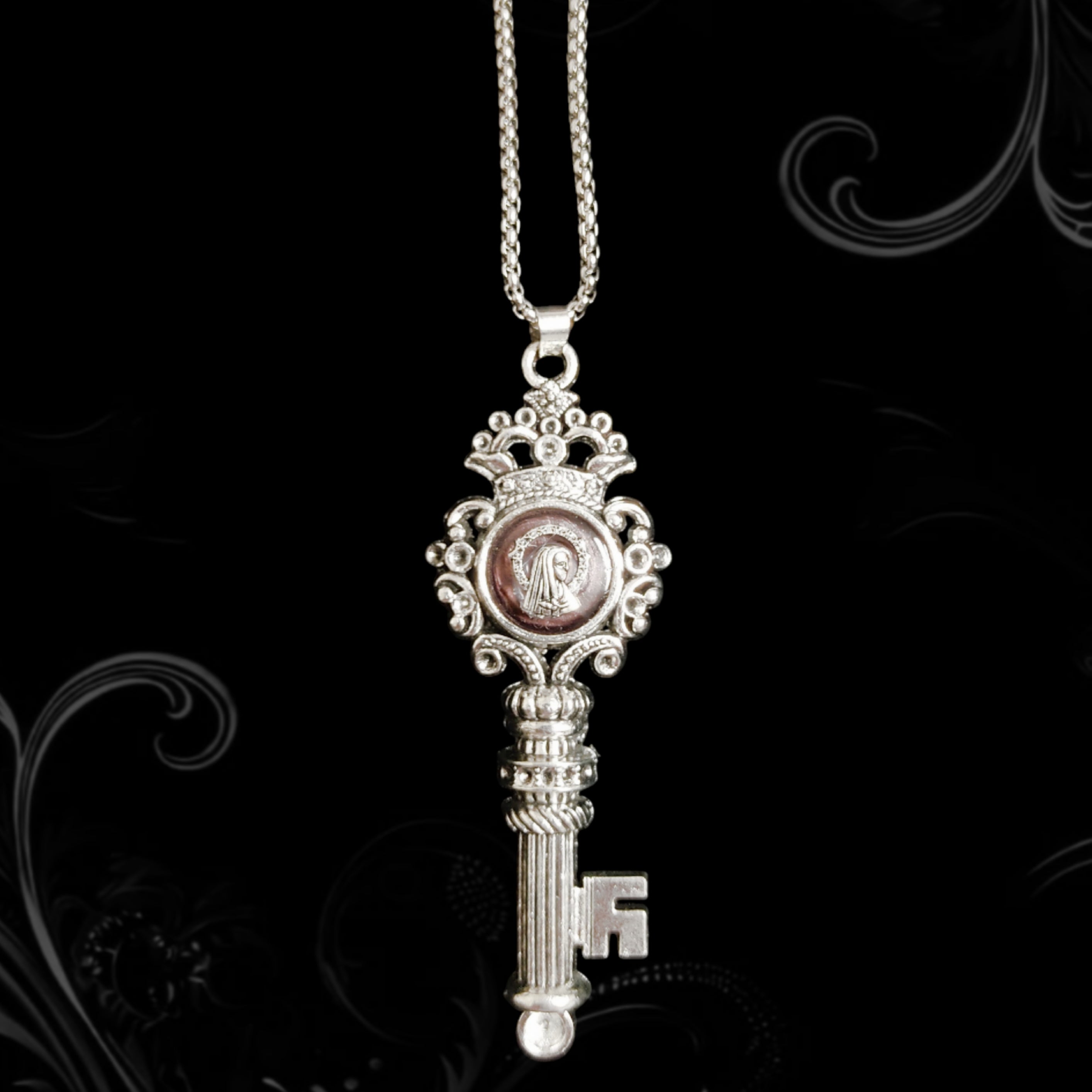 ཐི Saint Key Necklace ཋྀ