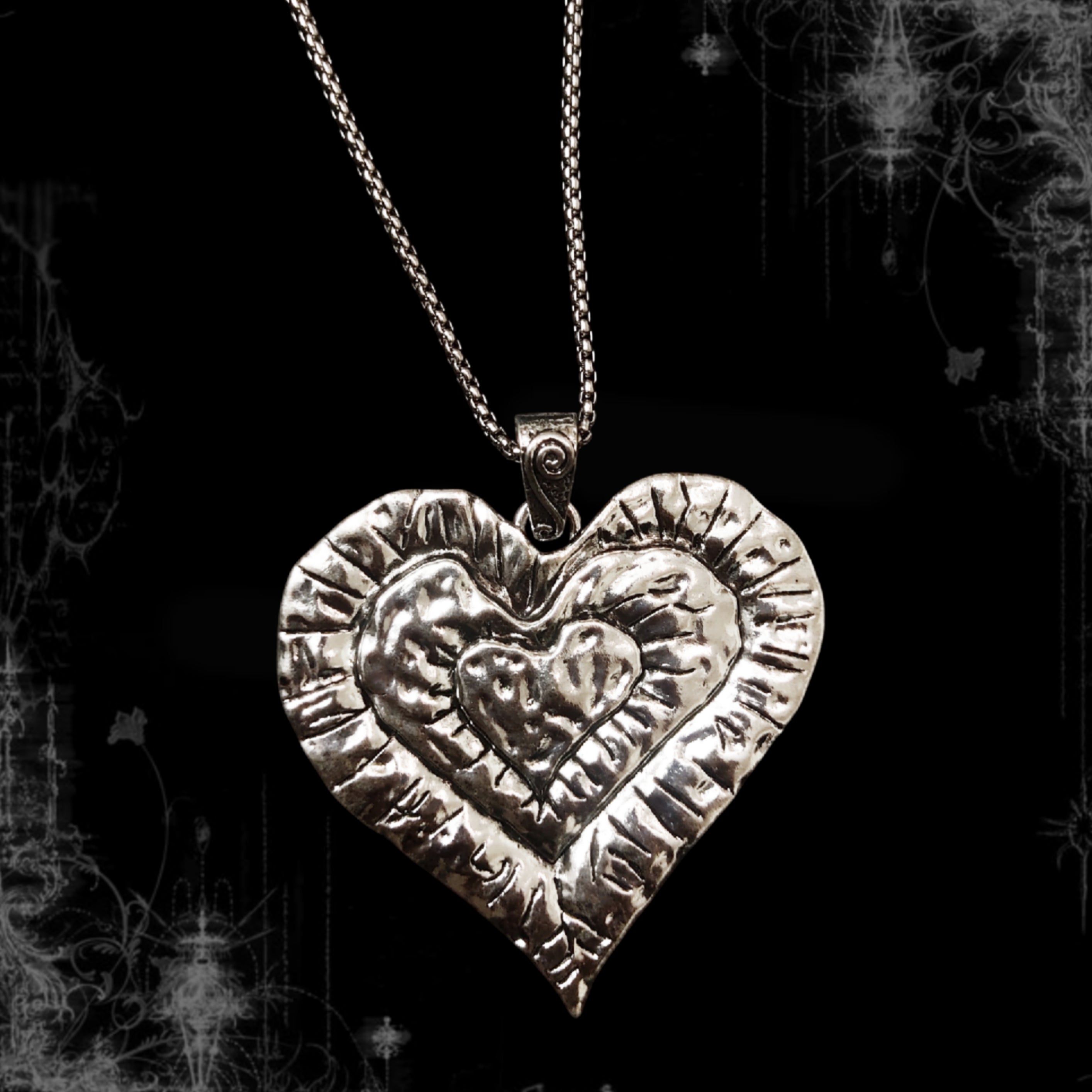 ཐི Giant Heart Necklace ཋྀ