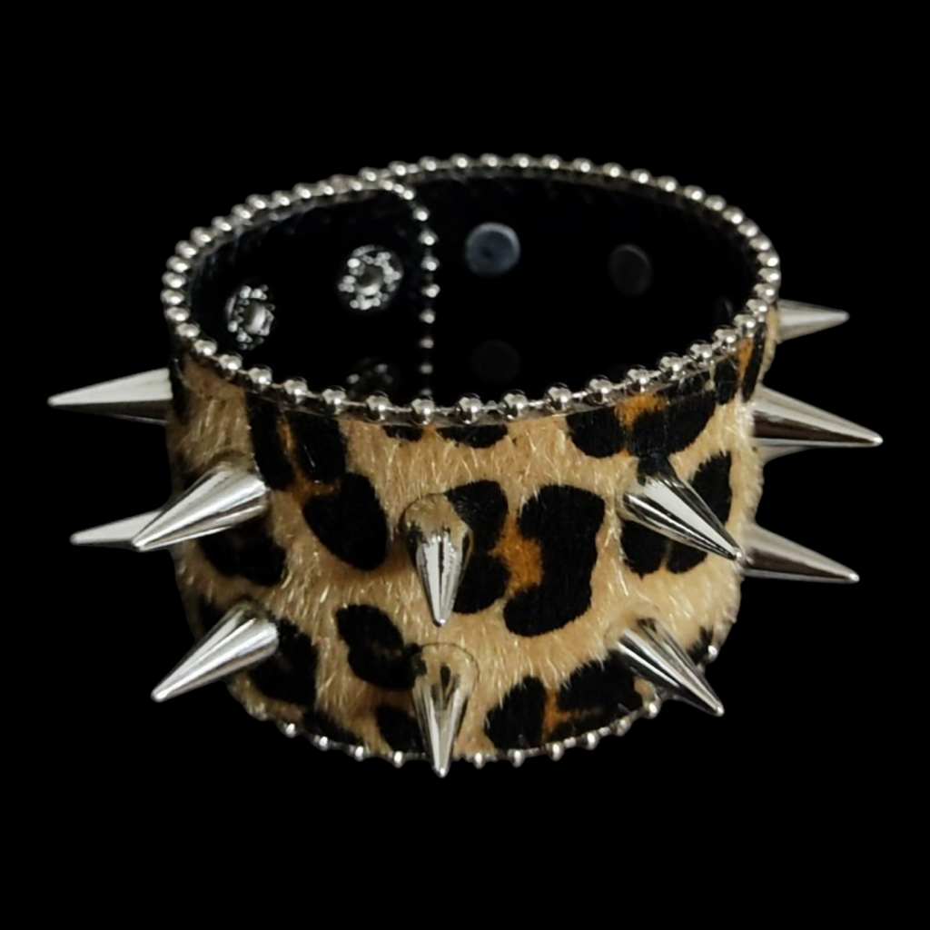 ཐི Spiked Leopard Cuff ཋྀ