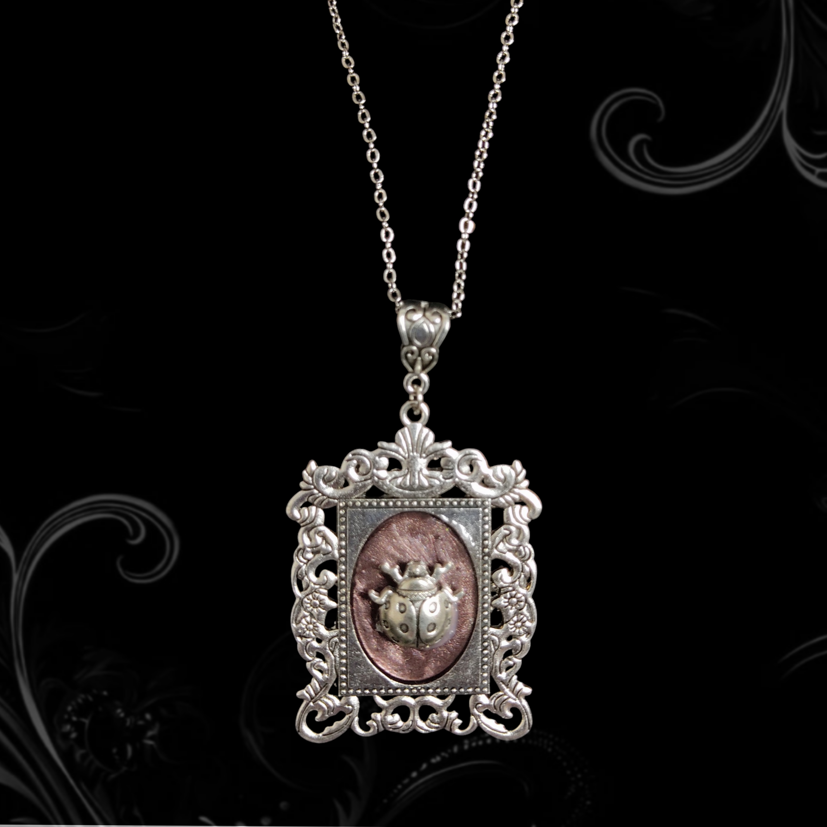 ཐི Ladybug Necklace ཋྀ