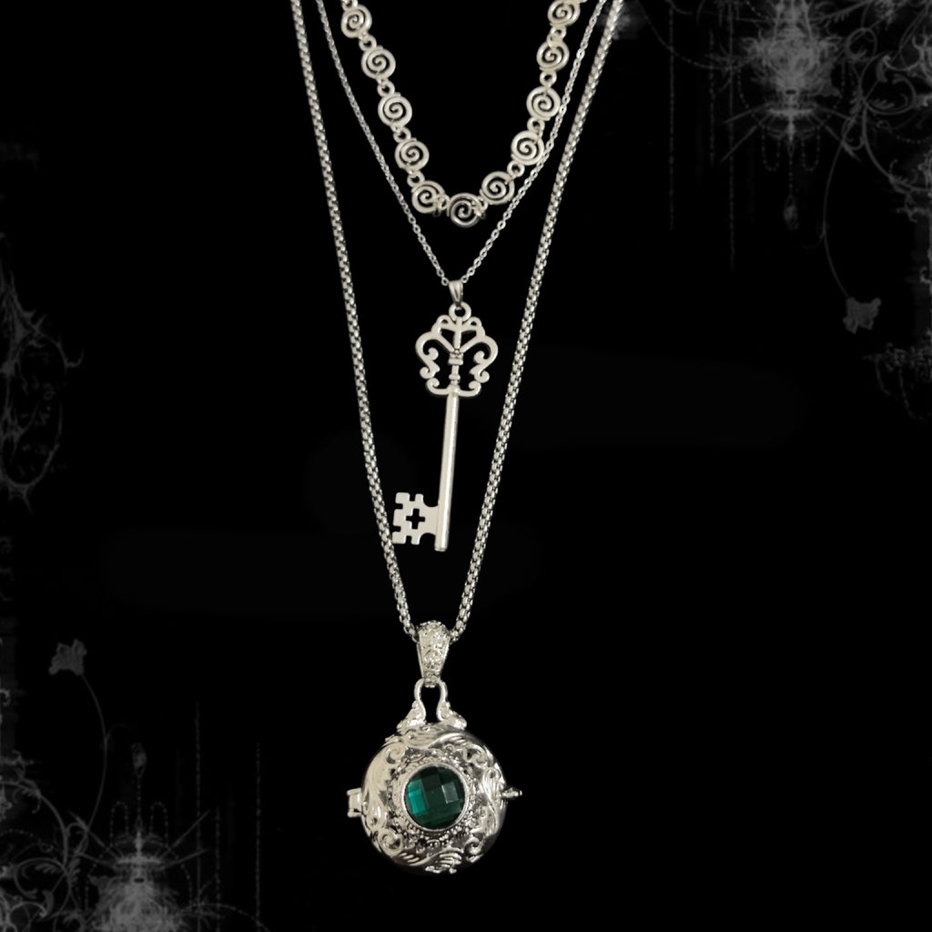ཐི Vintage Locket Three Layer Necklace ཋྀ