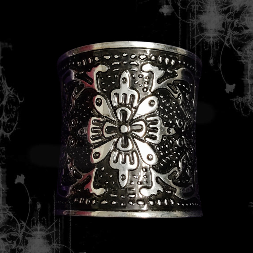 ཐི Floral Cuff ཋྀ