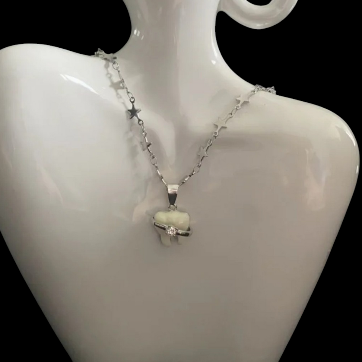 ཐི Tooth Necklace ཋྀ