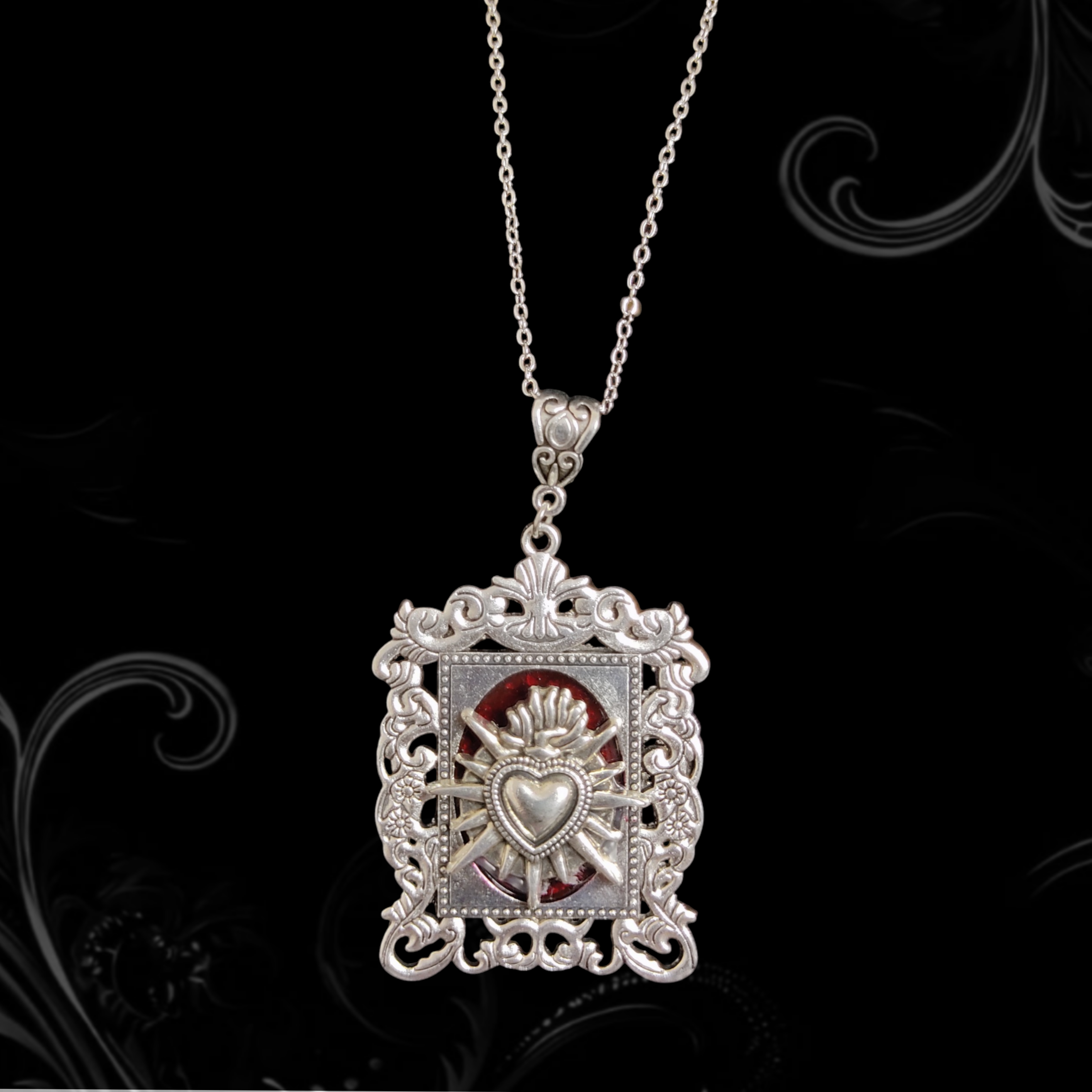 ཐི Spiked Heart Necklace  ཋྀ