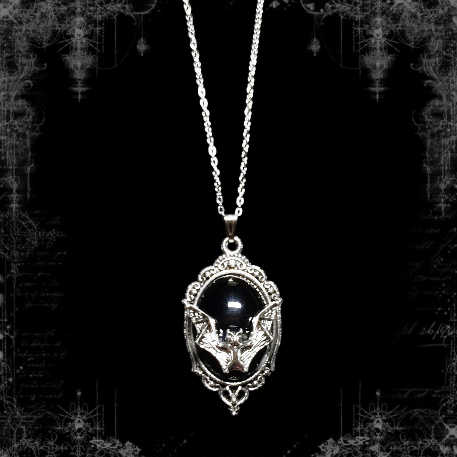ཐི Batwing Necklace ཋྀ