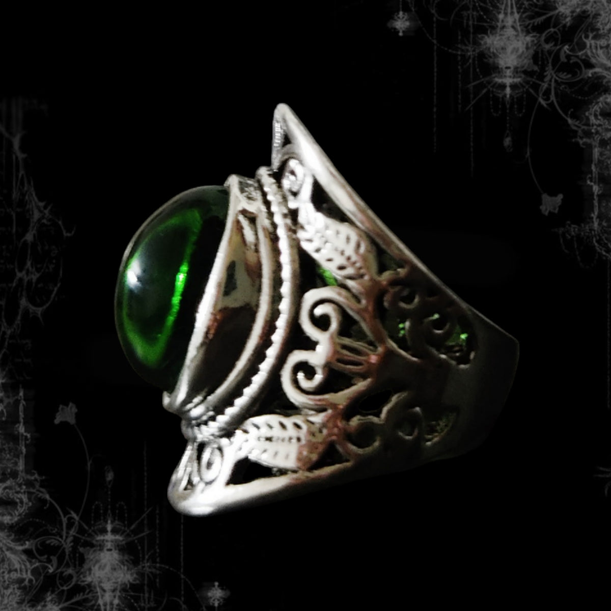 ཐི Green Witch Ring ཋྀ