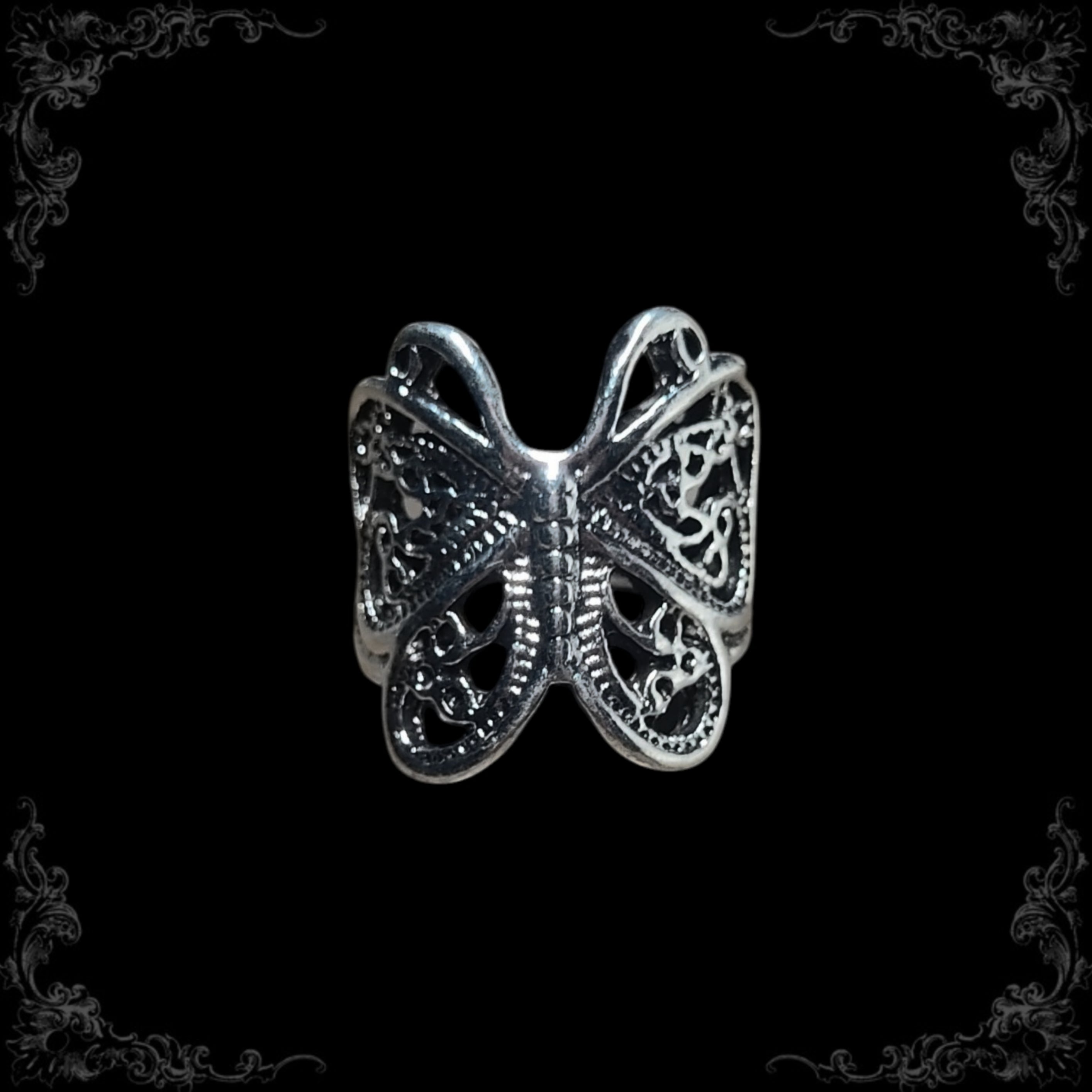˚˖𓍢ִ໋Butterfly Ring ⋆.°