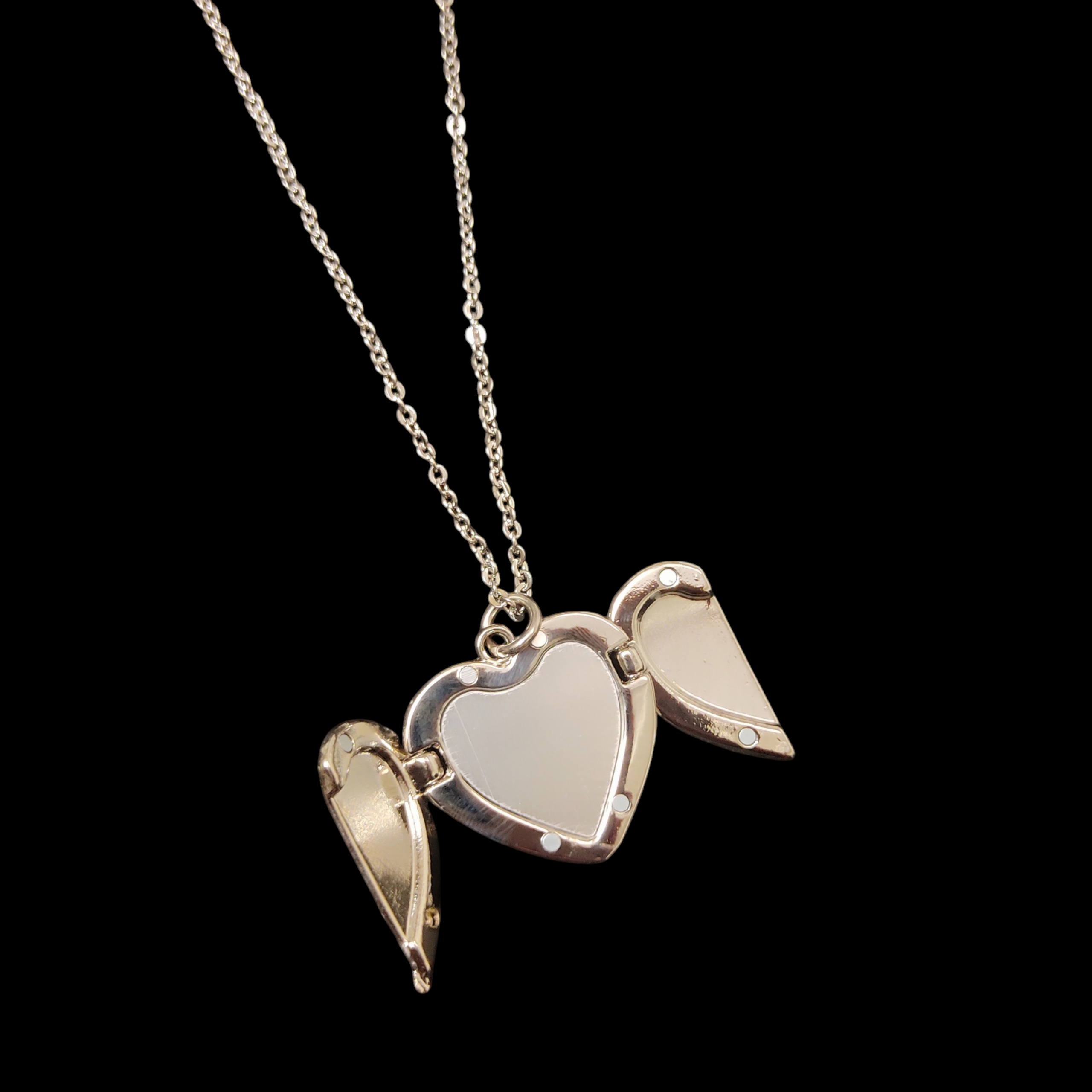 ཐི Winged Heart Locket (Opens) ཋྀ