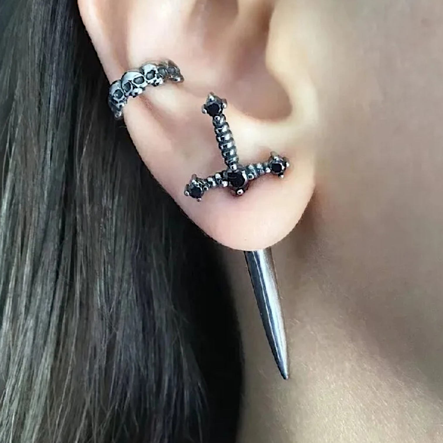 ཐི Sword Earrings ཋྀ